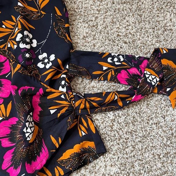 AND Wrap Top and Short Set - Picture 3 of 4